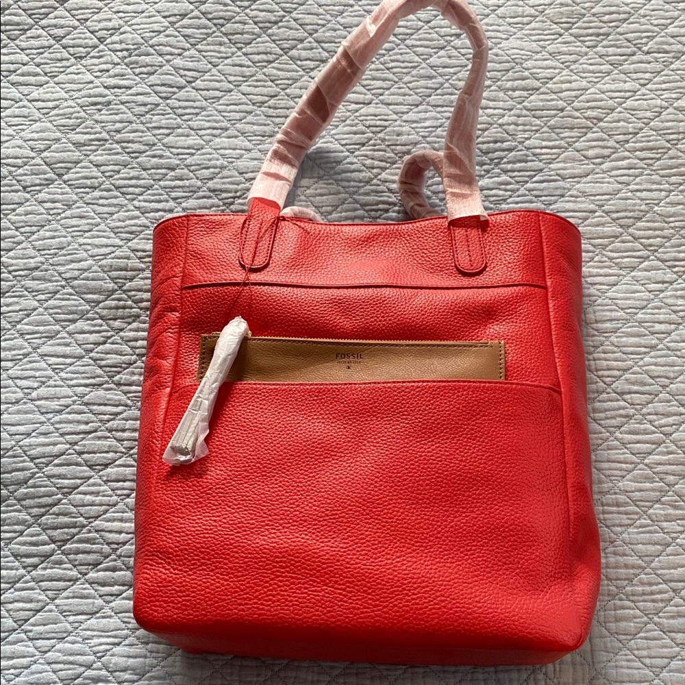NWT Fossil Large Leather Tote with Wristlet
